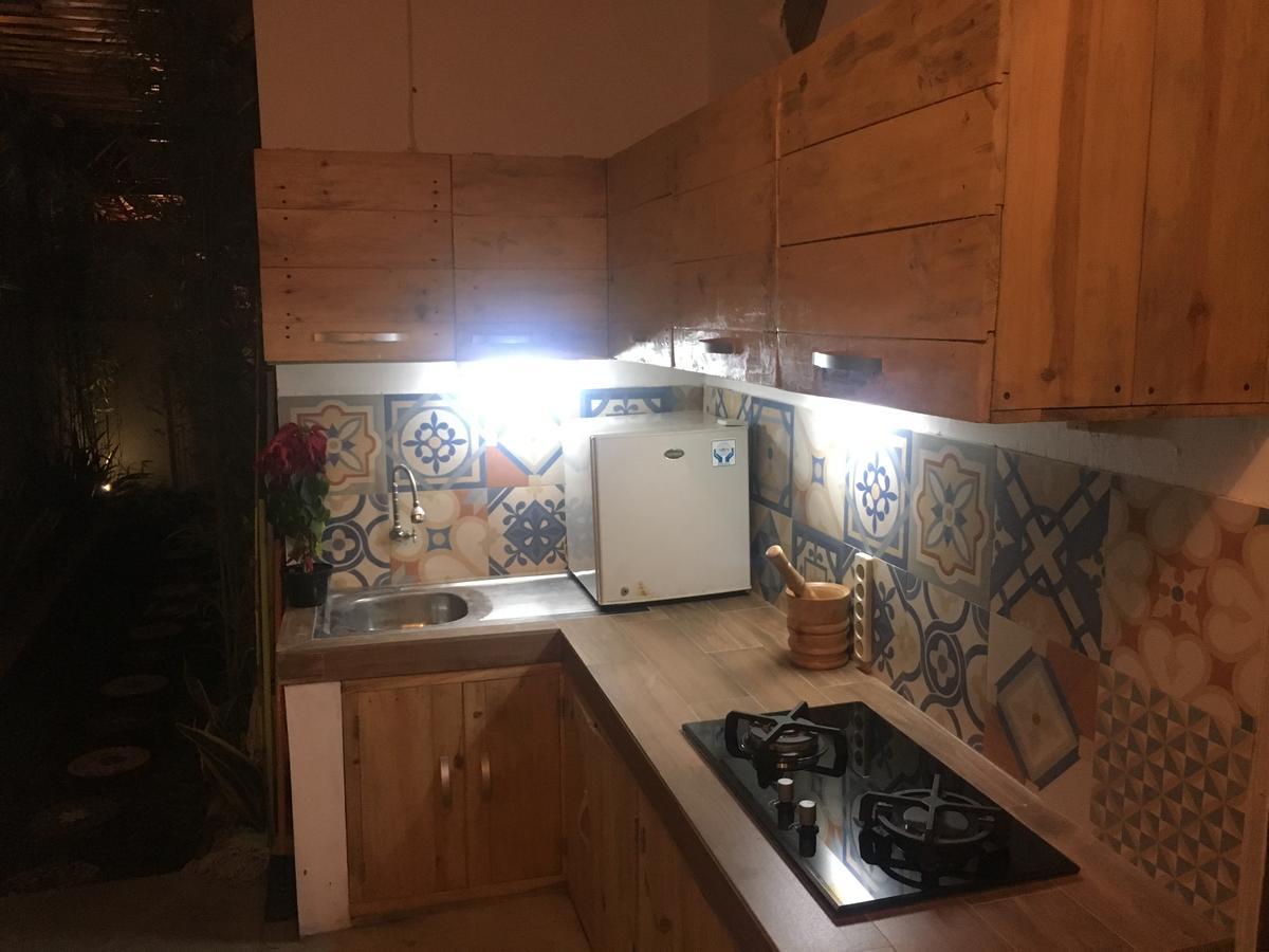 Хостел Wood Stone Джокьякарта Экстерьер фото